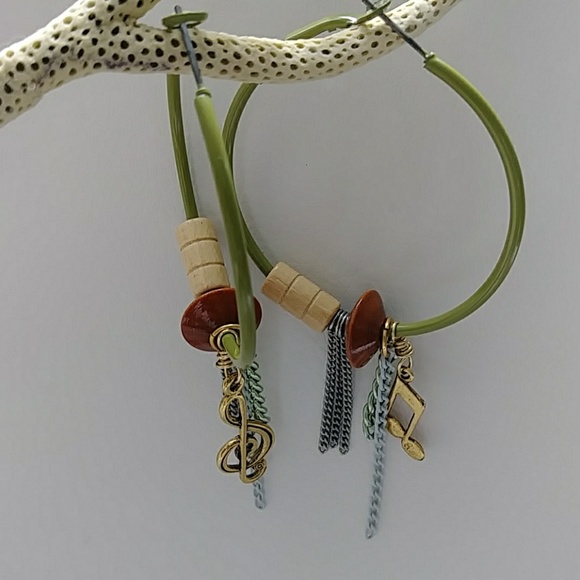 🛑SOLD Retro Green Music Note Hoop Dangle Earring - Picture 5 of 7